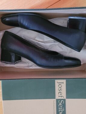 Roberto Capucci Black Low Block Heel Pumps